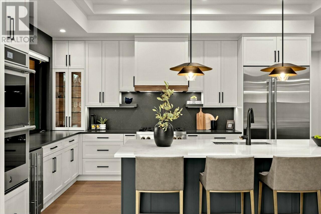 124 Wildsong Crescent W, Vernon, British Columbia  V1H 0A8 - Photo 2 - 10334848