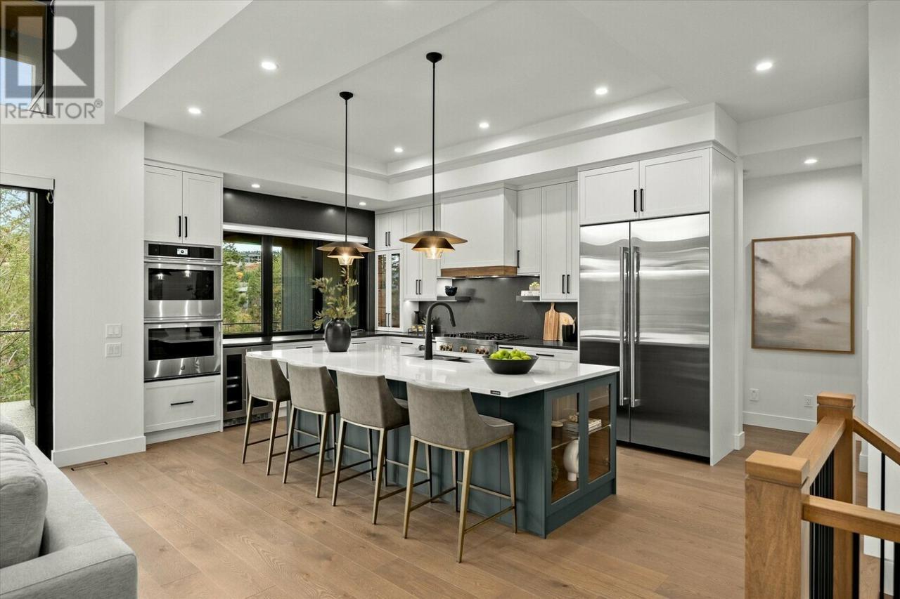 124 Wildsong Crescent W, Vernon, British Columbia  V1H 0A8 - Photo 3 - 10334848