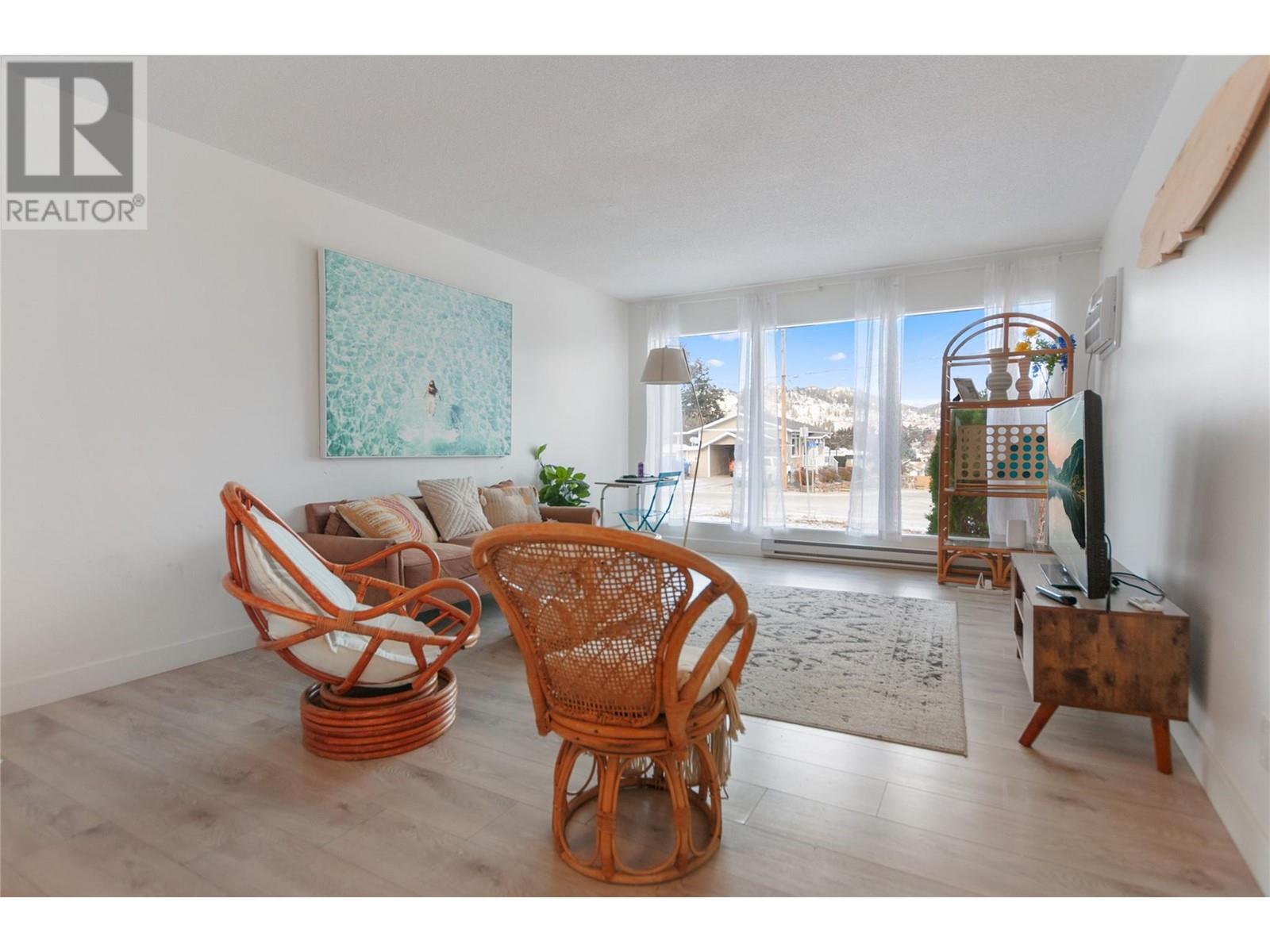 1611 Elm Street E, Kelowna, British Columbia  V1Y 3X1 - Photo 2 - 10334847