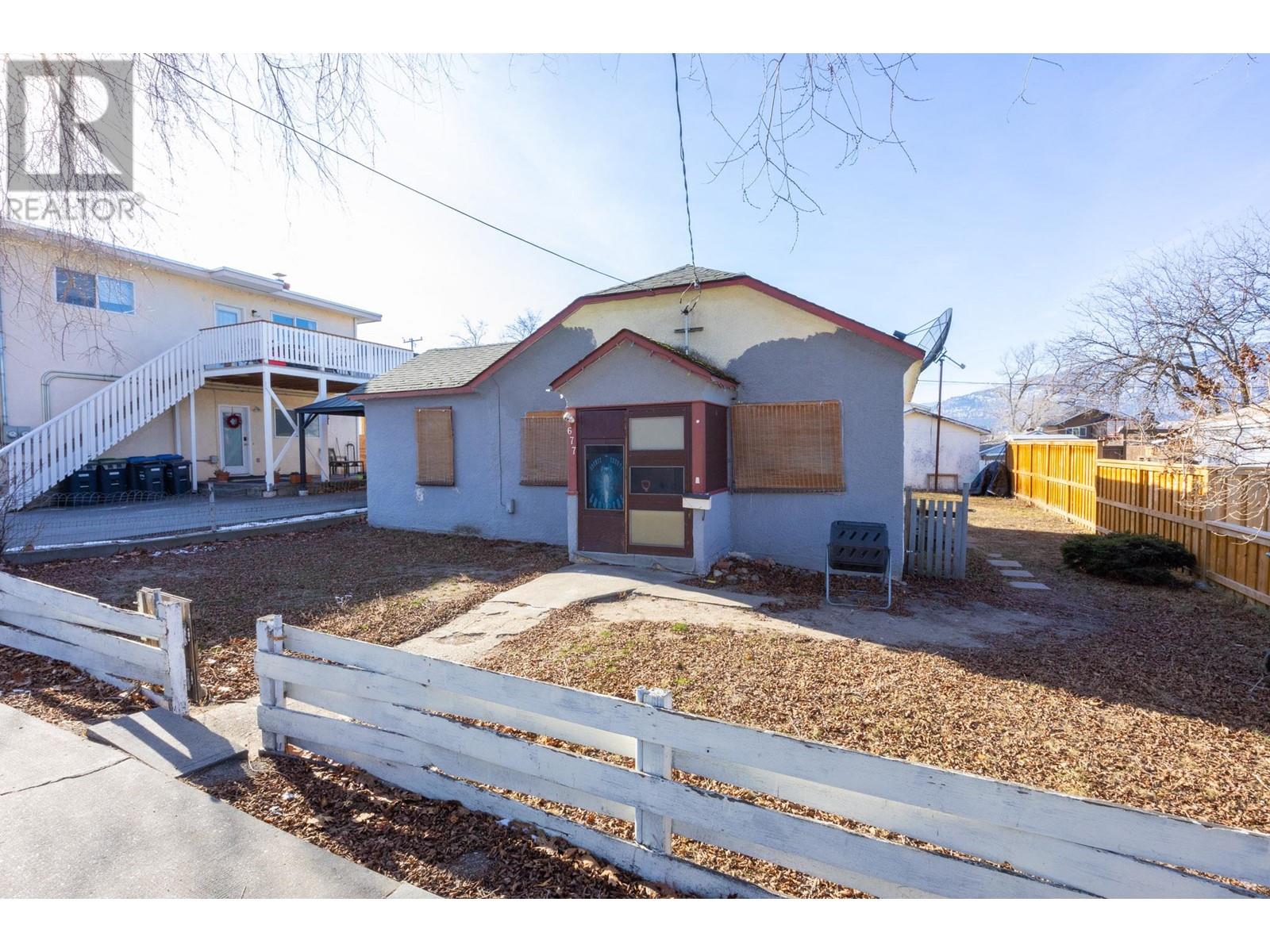 677 Papineau Street, Penticton, British Columbia  V2A 4X8 - Photo 2 - 10335232