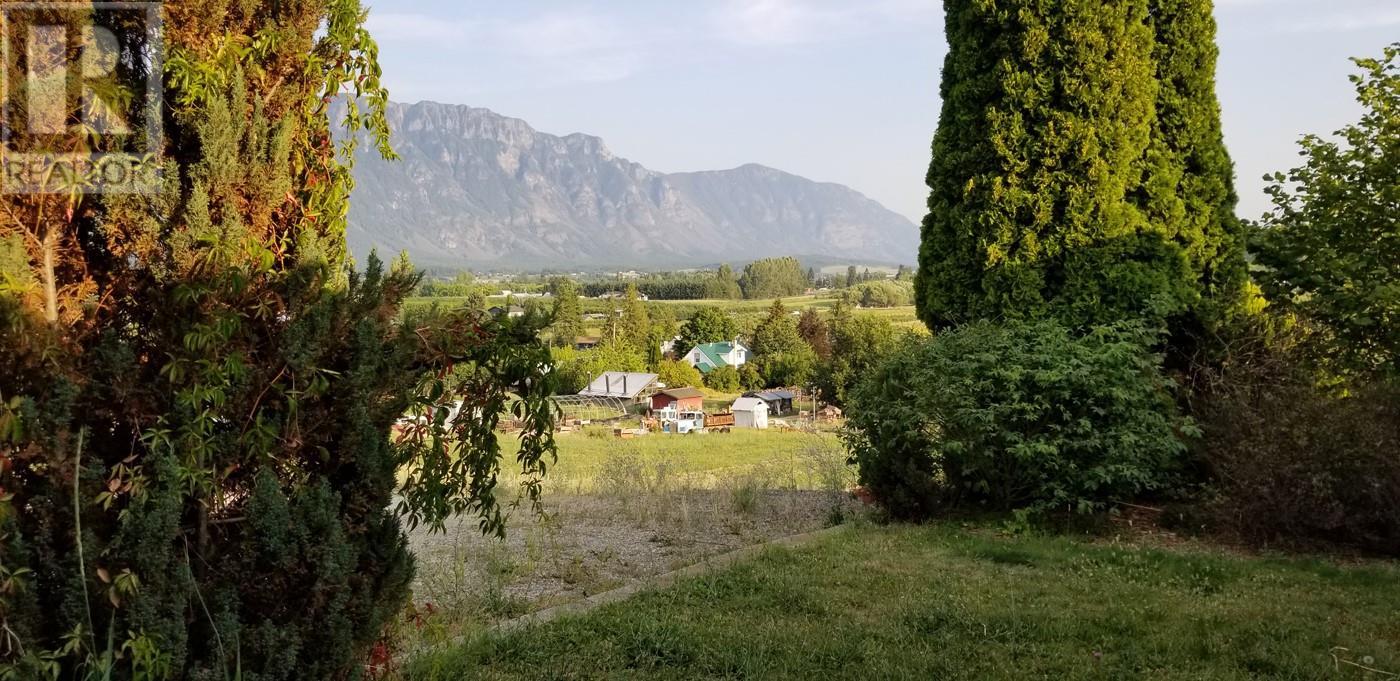 2918 Highway 3, Erickson, British Columbia  V0B 1G1 - Photo 2 - 10335420