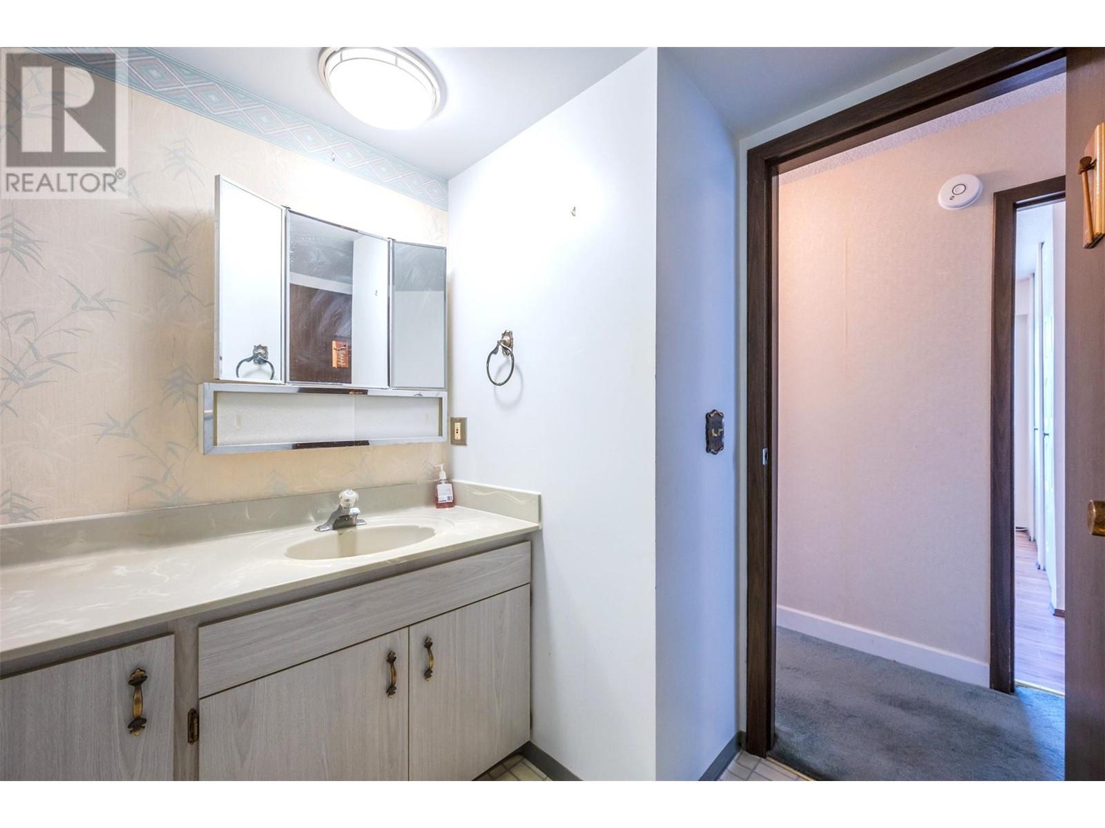 22 Abbott Street Unit# 201, Penticton, British Columbia  V2A 4J2 - Photo 32 - 10335696