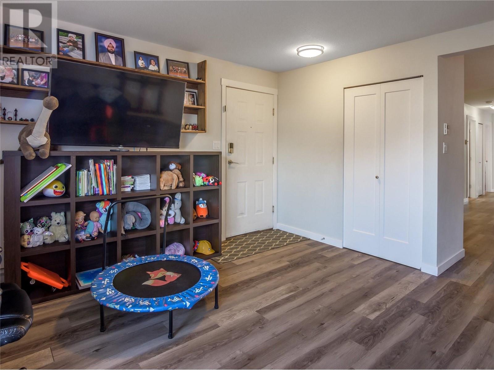 542 Wade Avenue Unit# 101, Penticton, British Columbia  V2A 1V5 - Photo 3 - 10335530