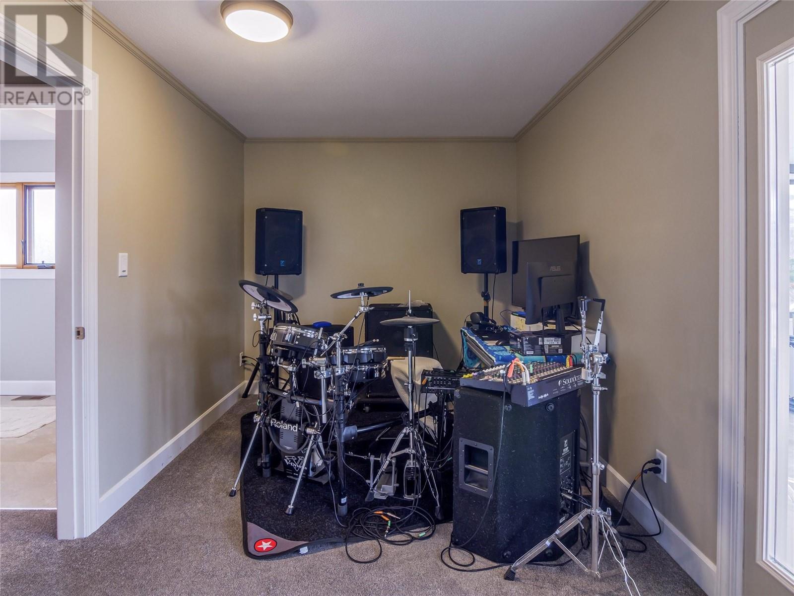 969 Westminster Avenue E, Penticton, British Columbia  V2A 7P1 - Photo 38 - 10335342