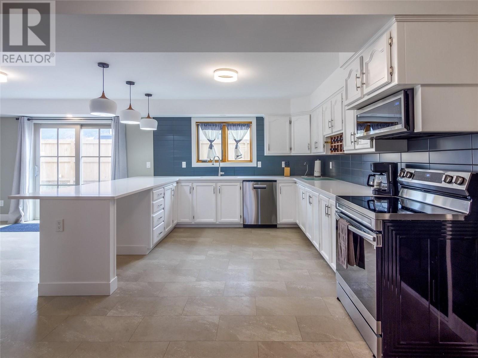 969 Westminster Avenue E, Penticton, British Columbia  V2A 7P1 - Photo 5 - 10335342