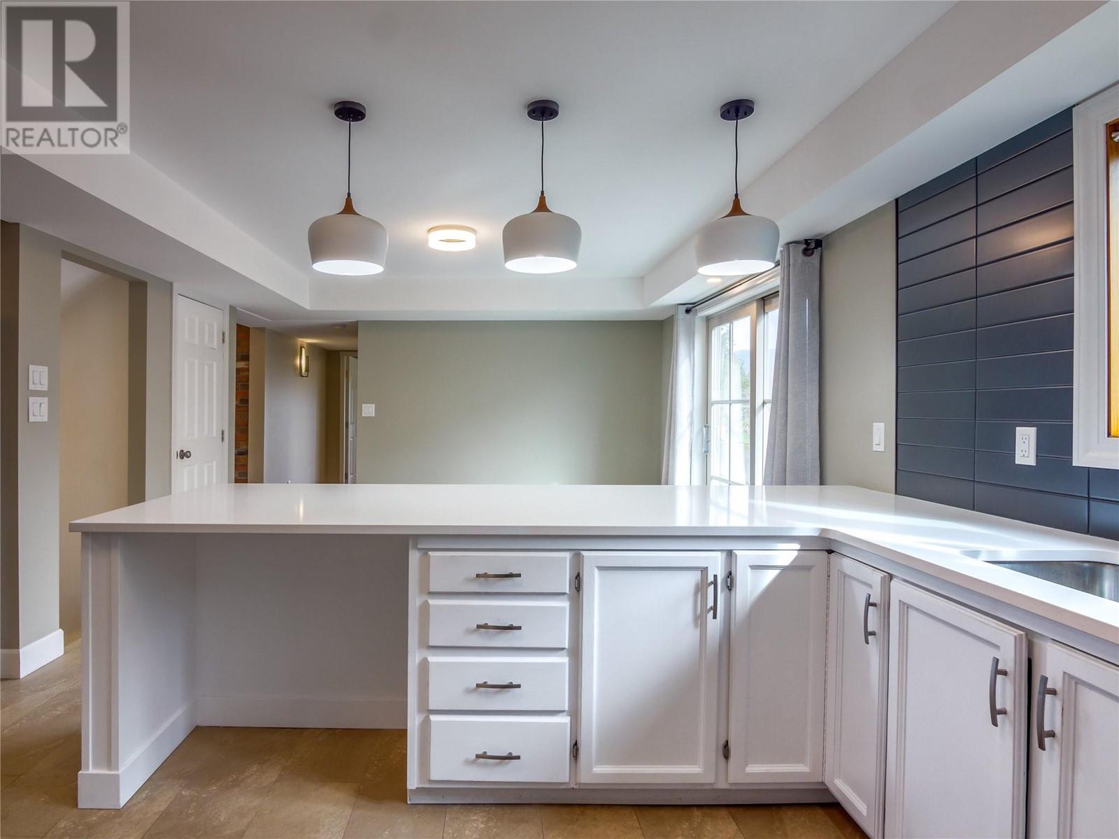 969 Westminster Avenue E, Penticton, British Columbia  V2A 7P1 - Photo 6 - 10335342