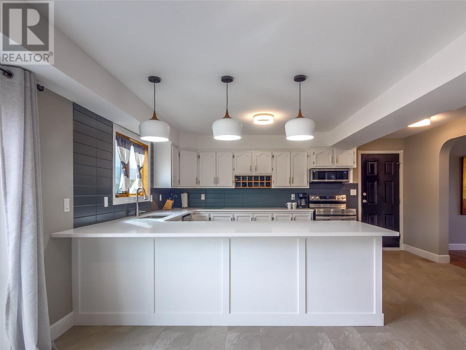 969 Westminster Avenue E, Penticton, British Columbia  V2A 7P1 - Photo 8 - 10335342