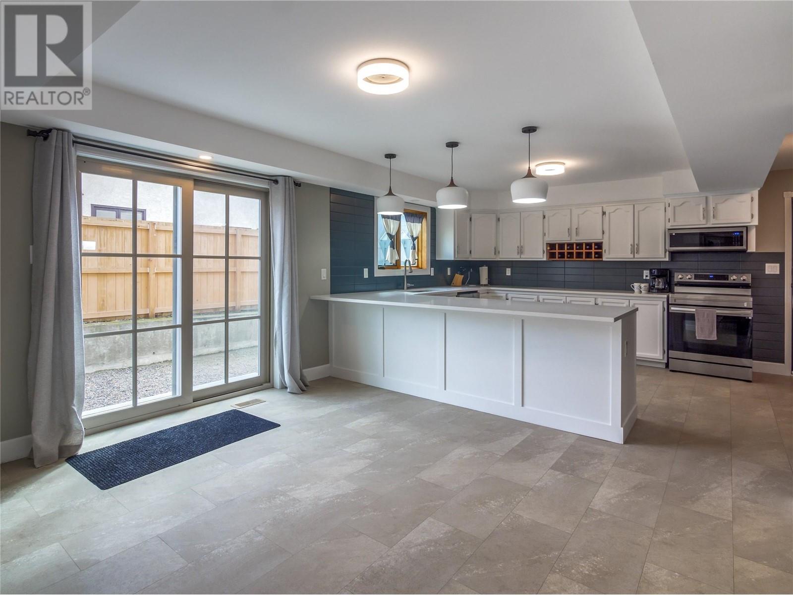 969 Westminster Avenue E, Penticton, British Columbia  V2A 7P1 - Photo 9 - 10335342