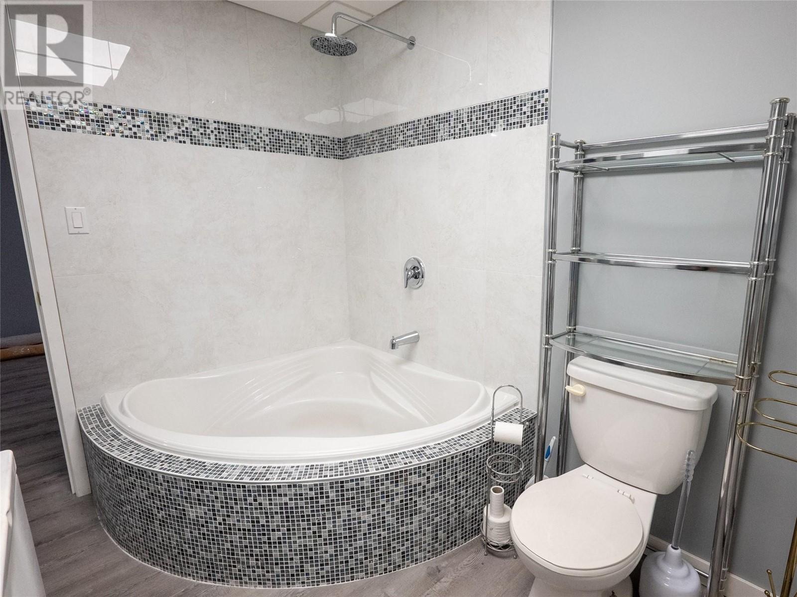 196 Waterford Avenue, Penticton, British Columbia  V2A 3T7 - Photo 17 - 10335917