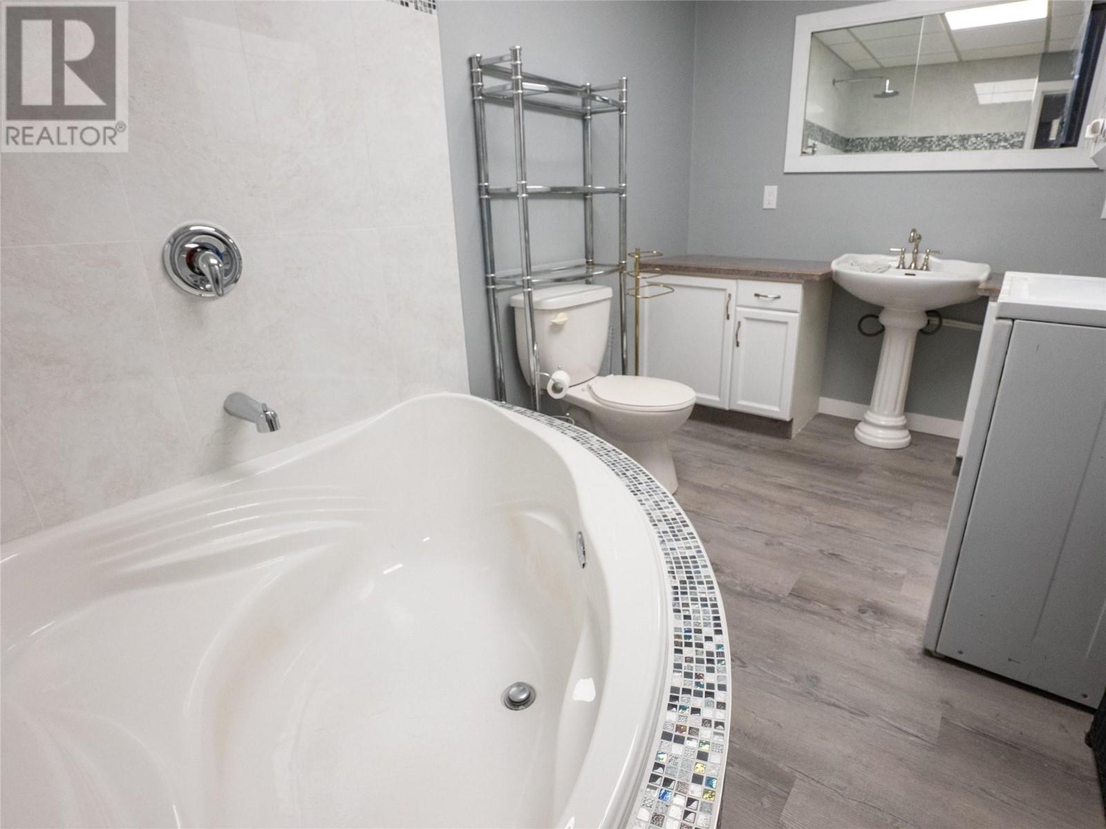 196 Waterford Avenue, Penticton, British Columbia  V2A 3T7 - Photo 18 - 10335917