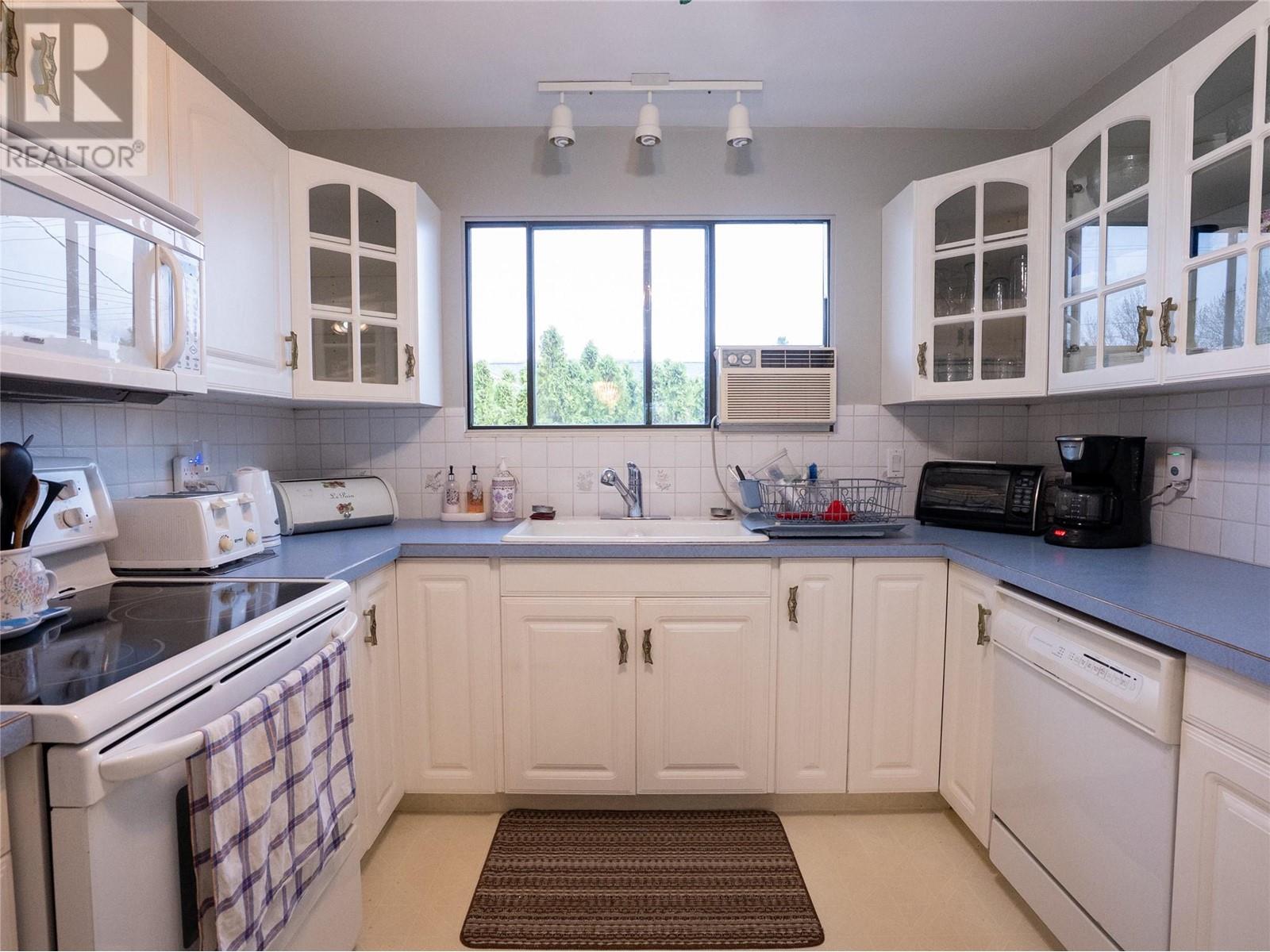 196 Waterford Avenue, Penticton, British Columbia  V2A 3T7 - Photo 8 - 10335917