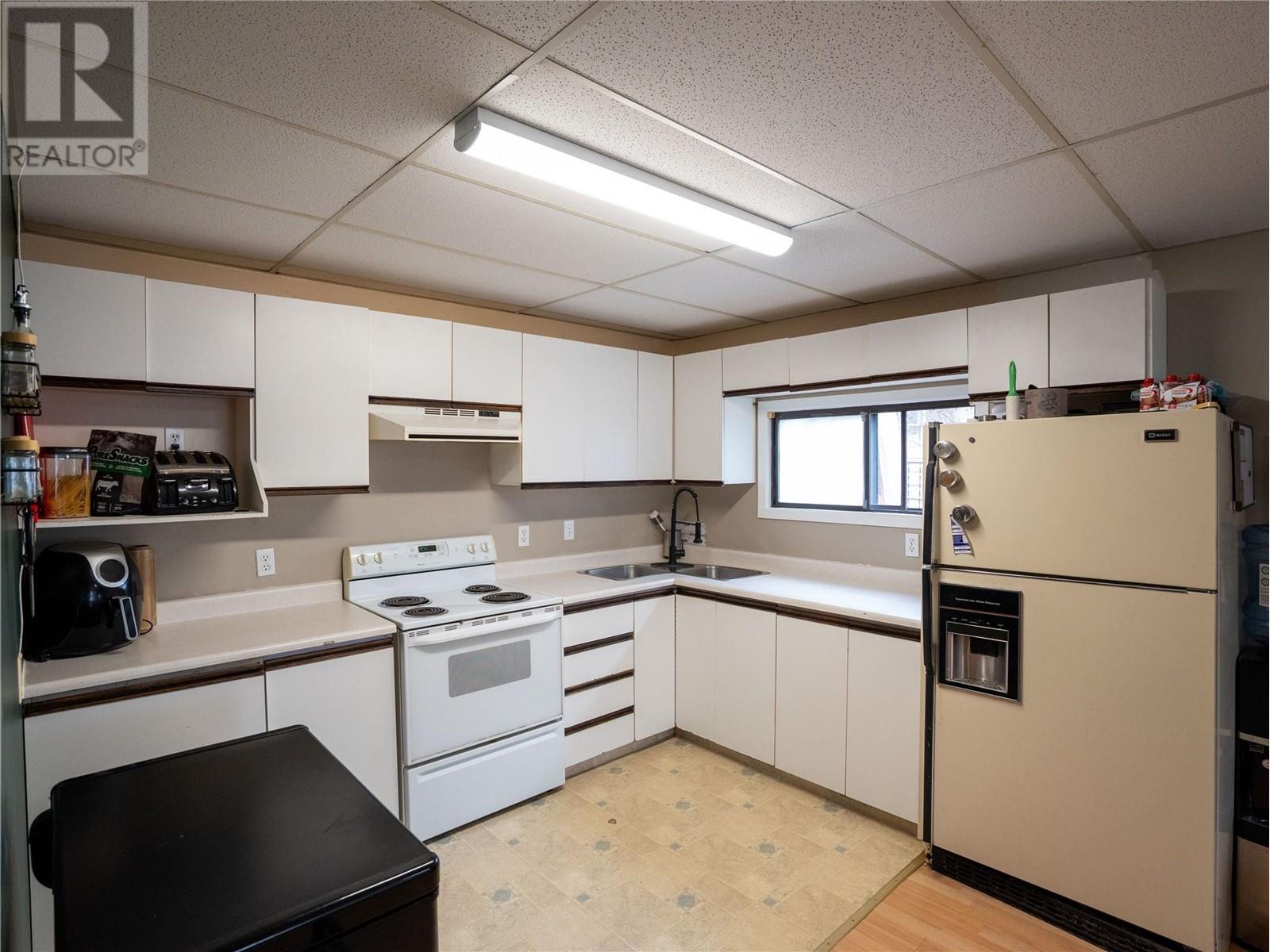 186 Waterford Avenue, Penticton, British Columbia  V2A 3T7 - Photo 14 - 10335916