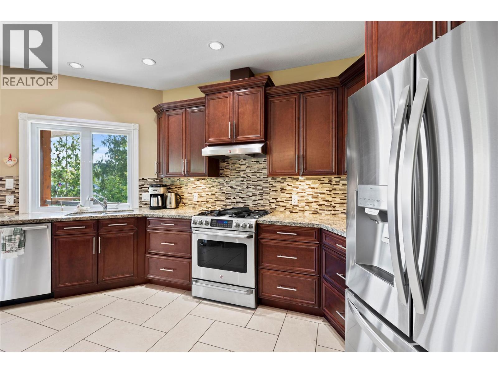 8738 Squilax Anglemont Road, St. Ives, British Columbia  V0E 1M9 - Photo 21 - 10336376