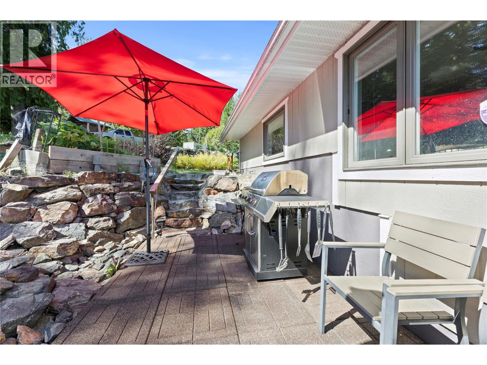 8738 Squilax Anglemont Road, St. Ives, British Columbia  V0E 1M9 - Photo 39 - 10336376