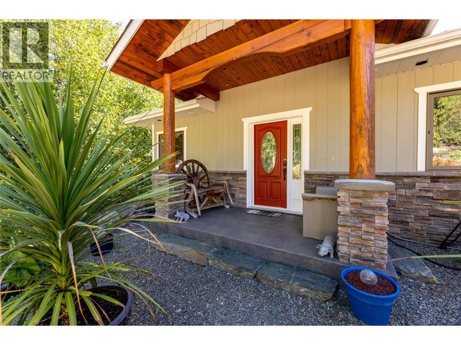 8738 Squilax Anglemont Road, St. Ives, British Columbia  V0E 1M9 - Photo 5 - 10336376