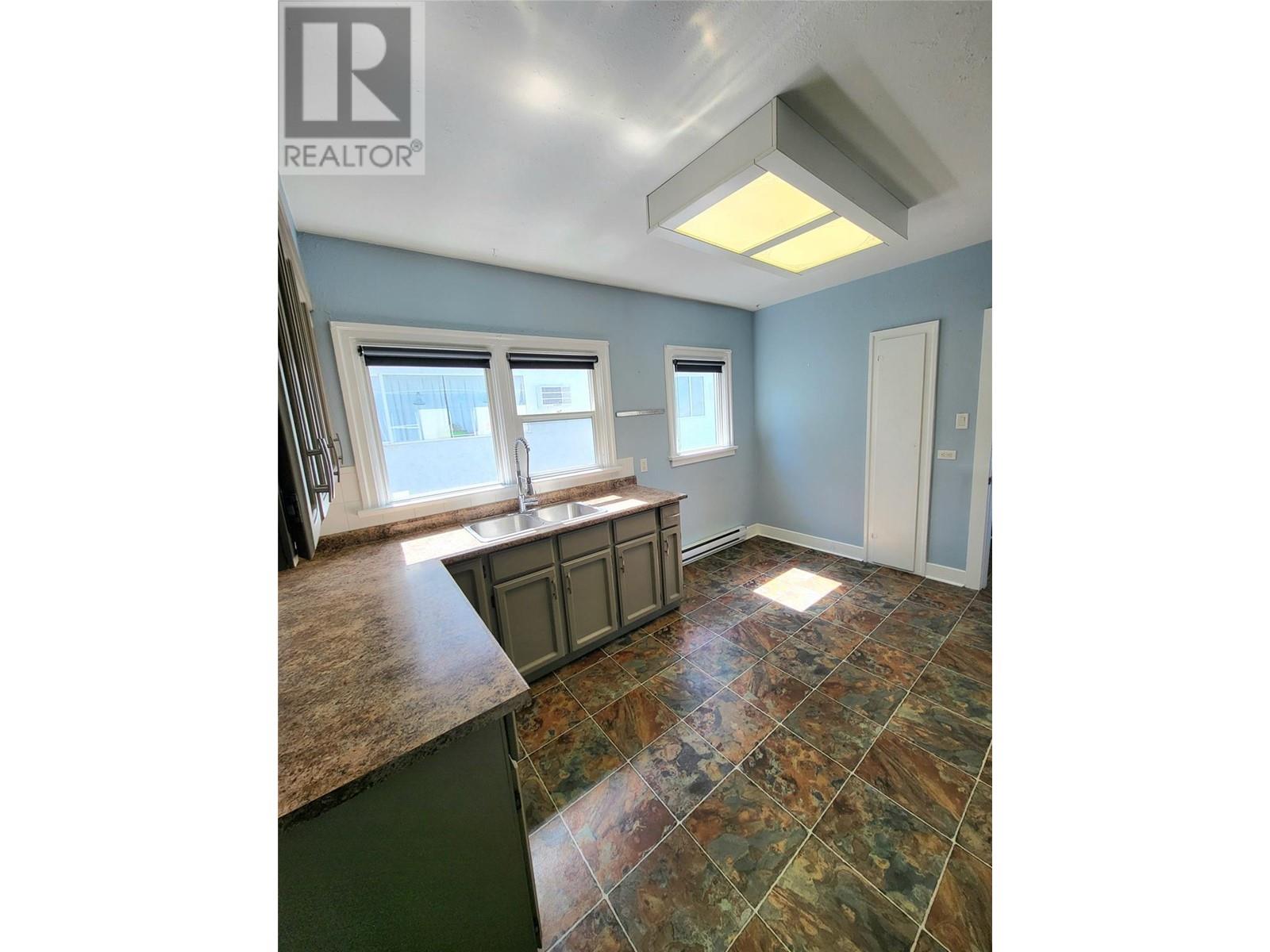 857 Main Street, Penticton, British Columbia  V2A 5E3 - Photo 20 - 10337033