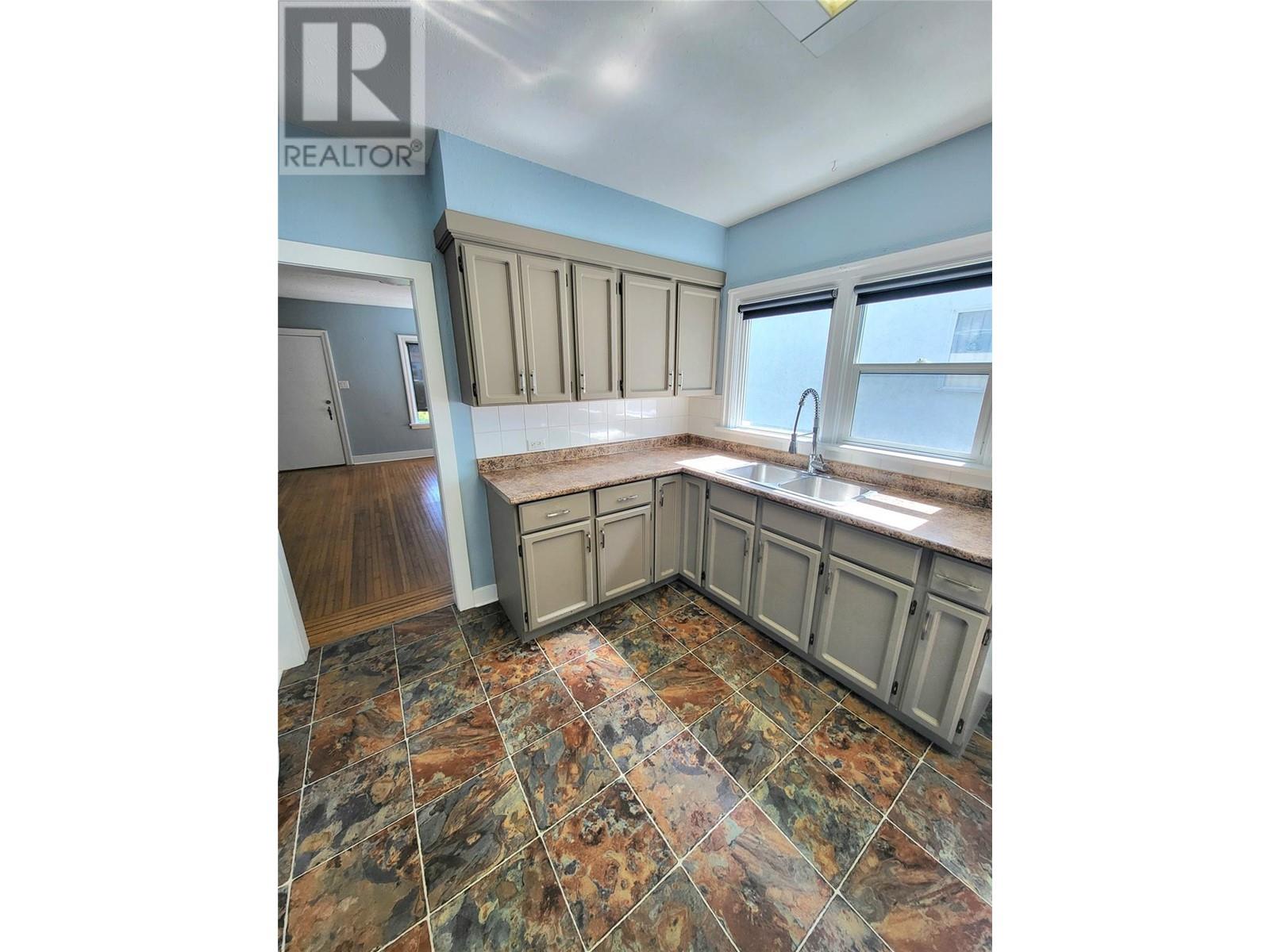 857 Main Street, Penticton, British Columbia  V2A 5E3 - Photo 21 - 10337033