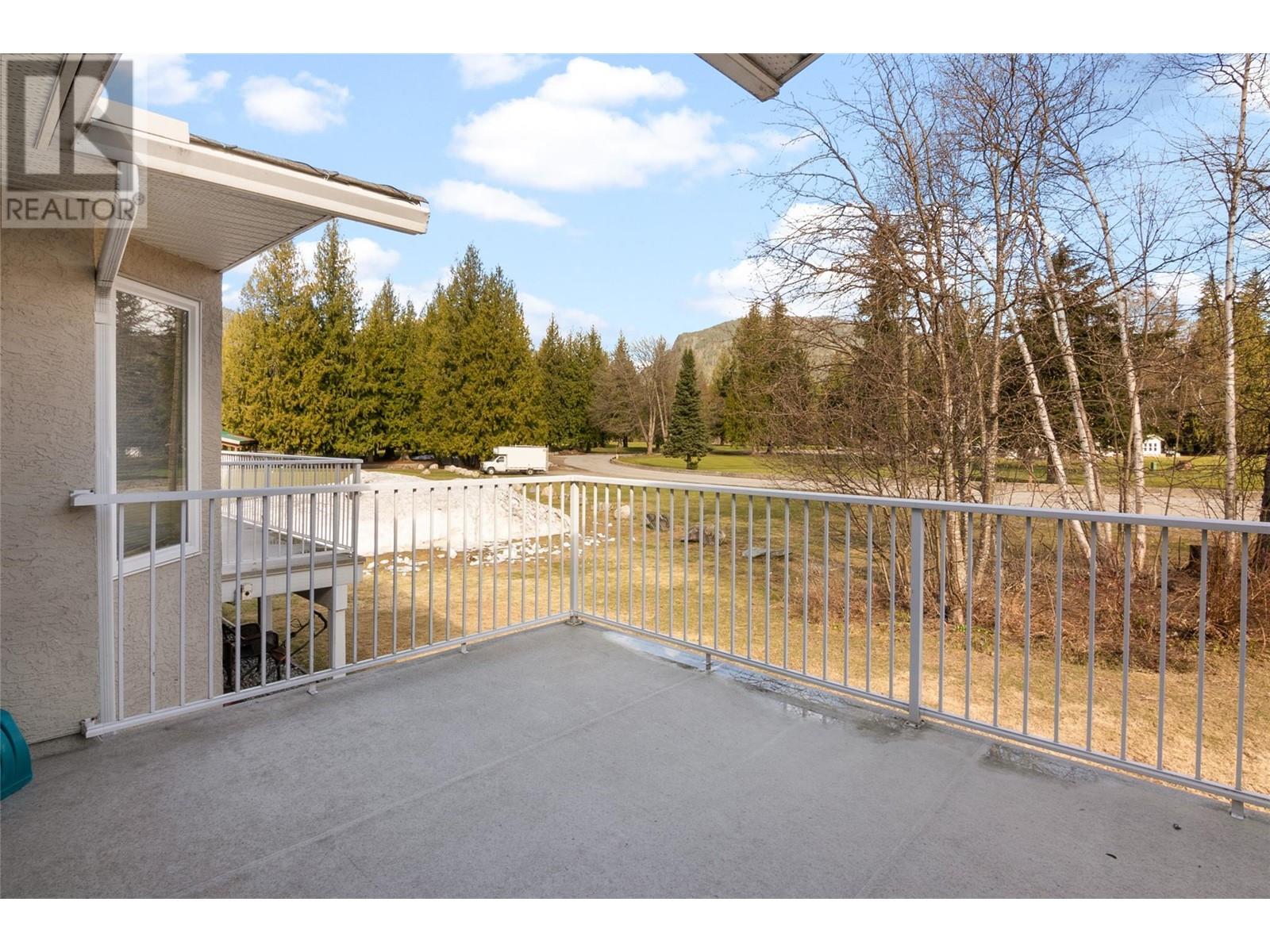 151 Columbia Park Drive Unit# 3, Revelstoke, British Columbia  V0E 2S0 - Photo 4 - 10335847