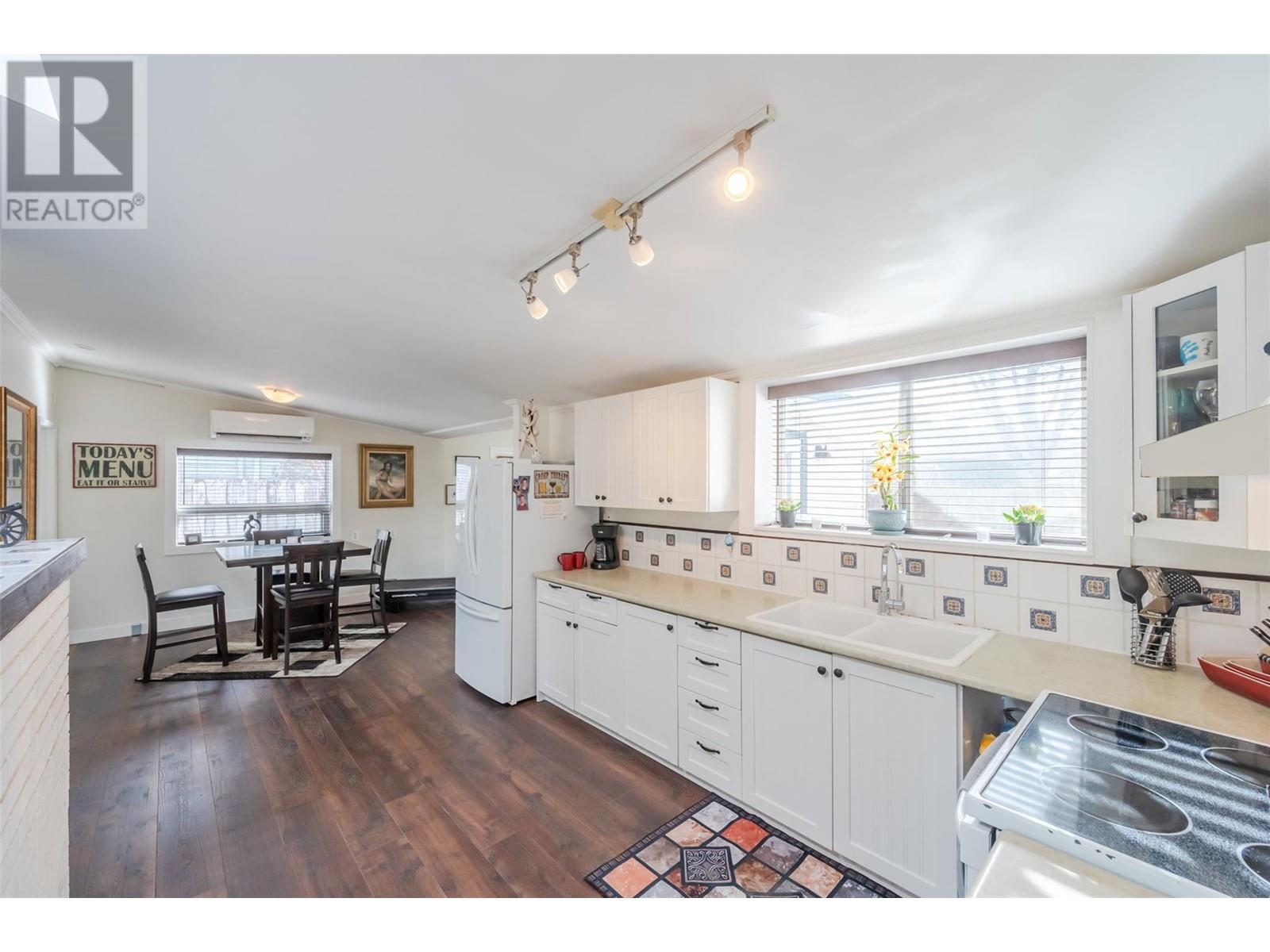 156 Mcculloch Drive, Penticton, British Columbia  V2A 3P7 - Photo 4 - 10337068