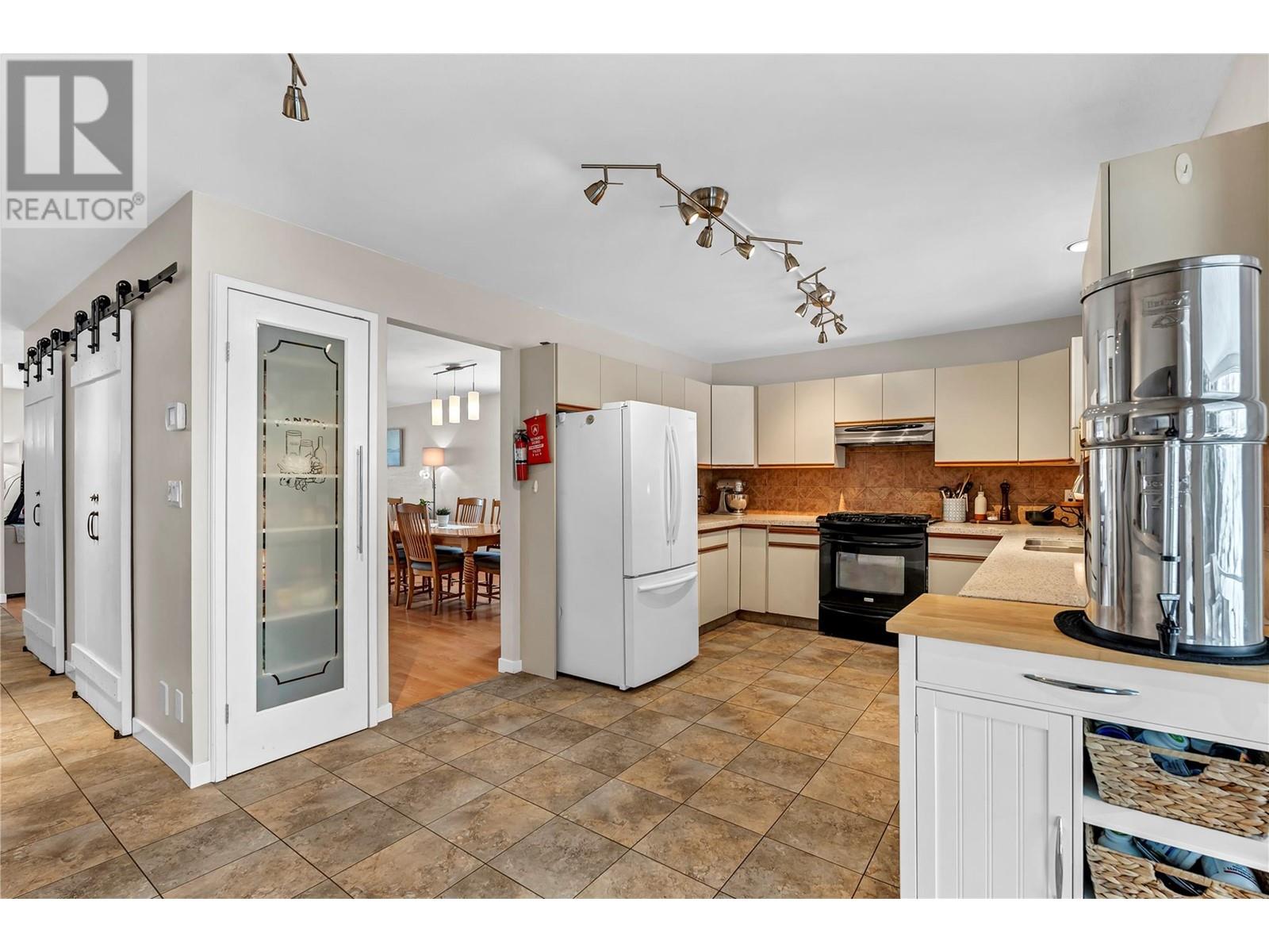 7990 Victoria Road S, Summerland, British Columbia  V0H 1Z2 - Photo 10 - 10336768