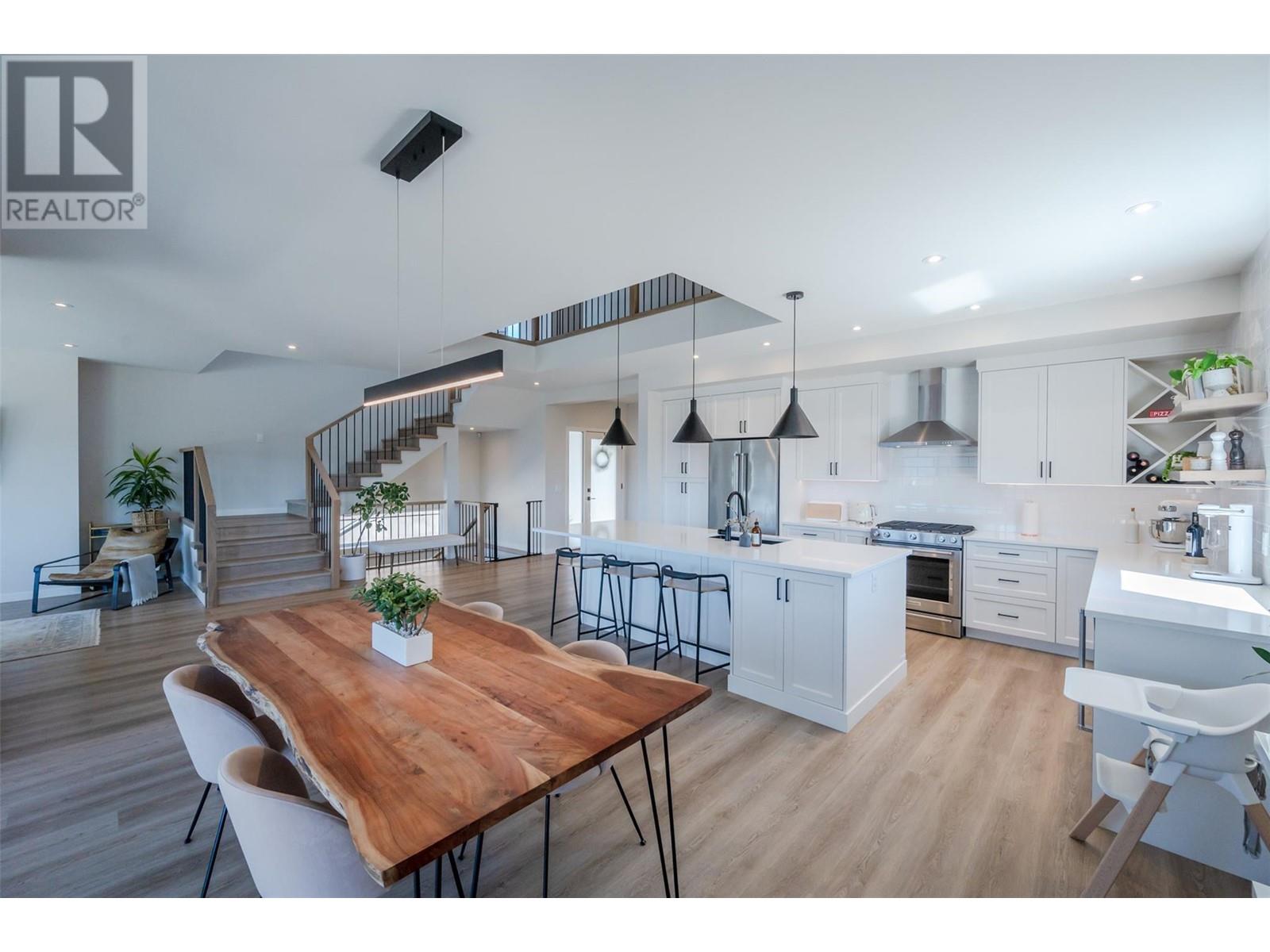 174 Fawn Court, Penticton, British Columbia  V2A 0C8 - Photo 2 - 10337149