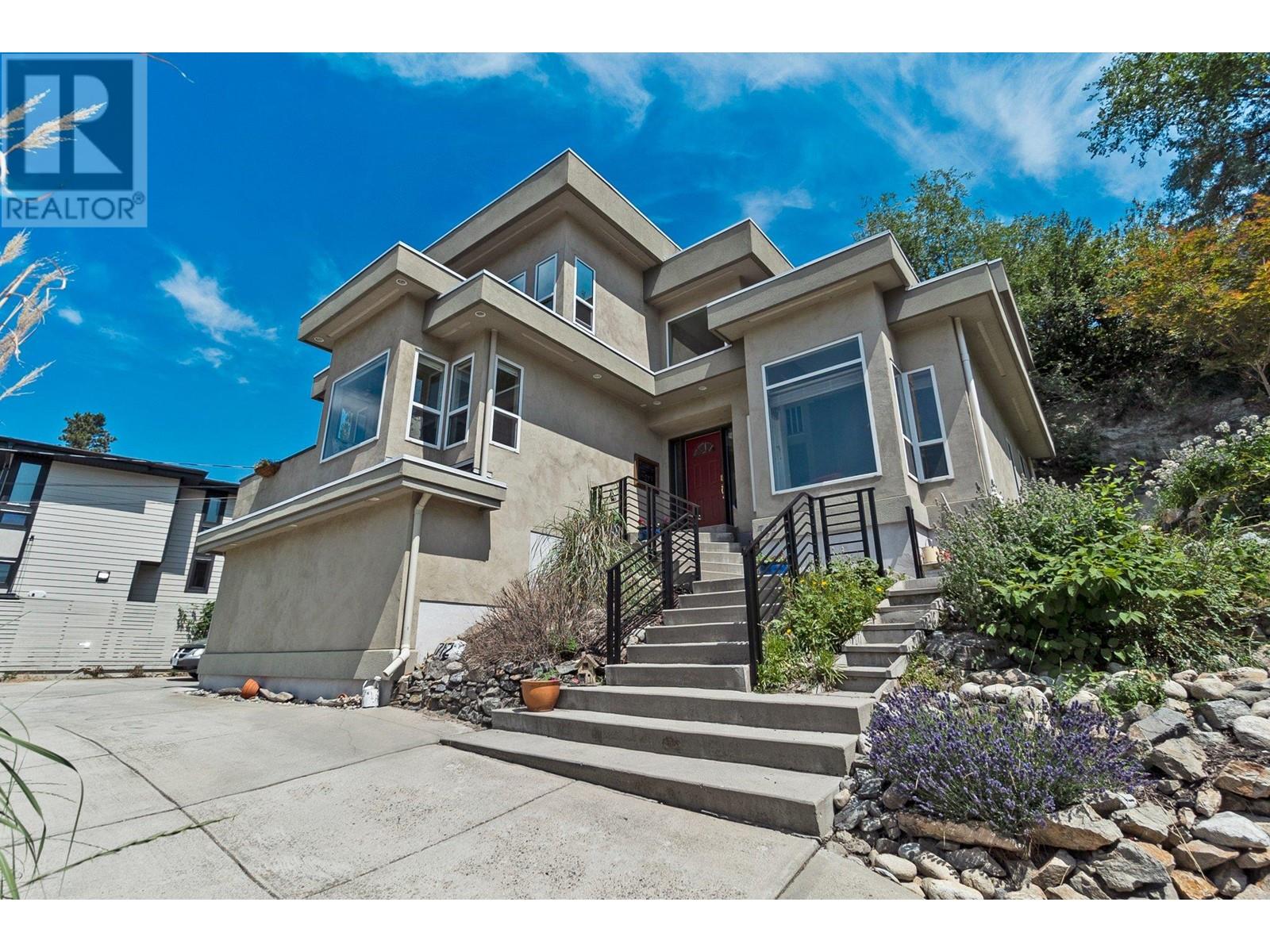 712 Creekside Road, Penticton, British Columbia  V2A 2C4 - Photo 1 - 10337227