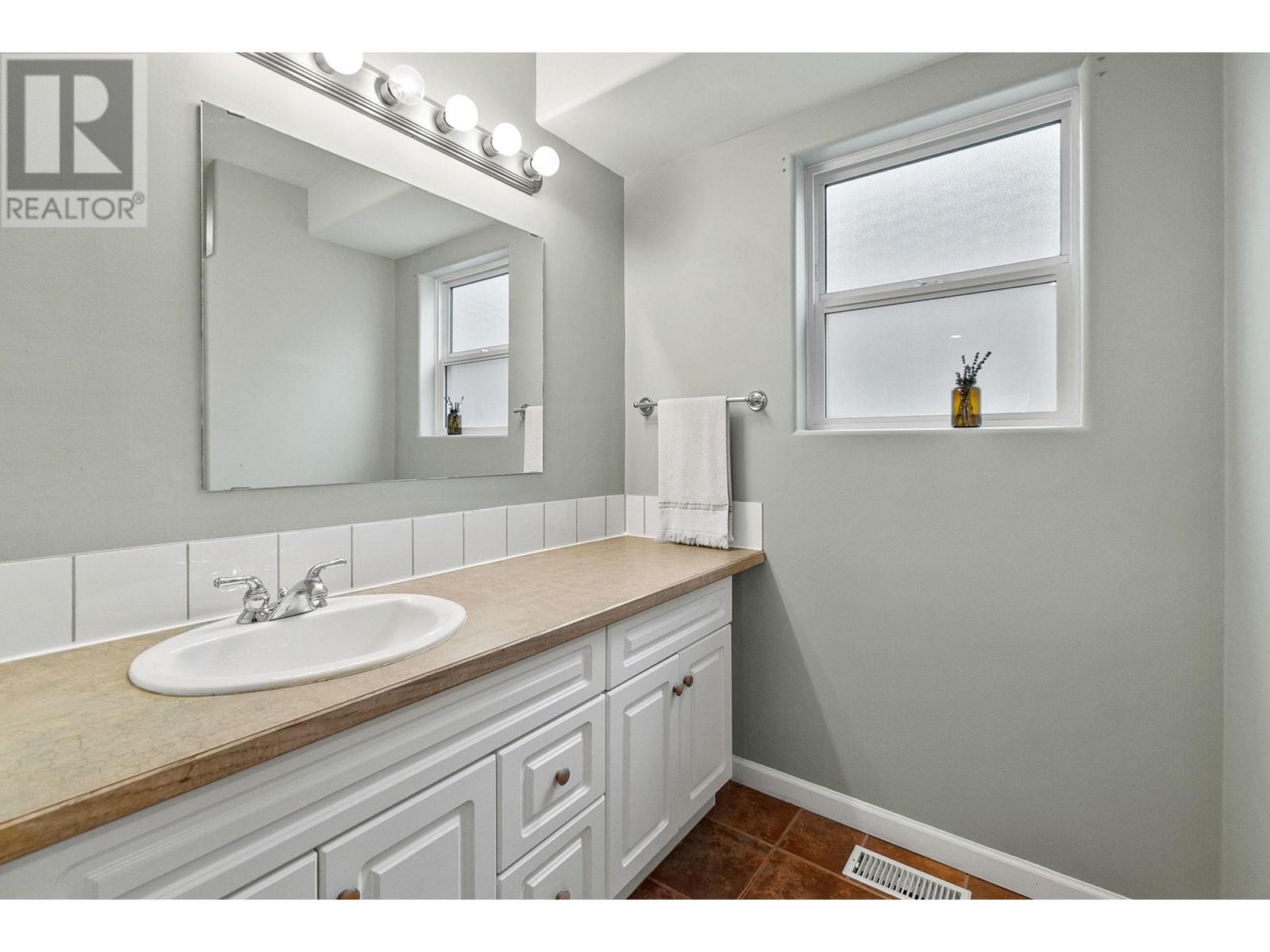 712 Creekside Road, Penticton, British Columbia  V2A 2C4 - Photo 45 - 10337227