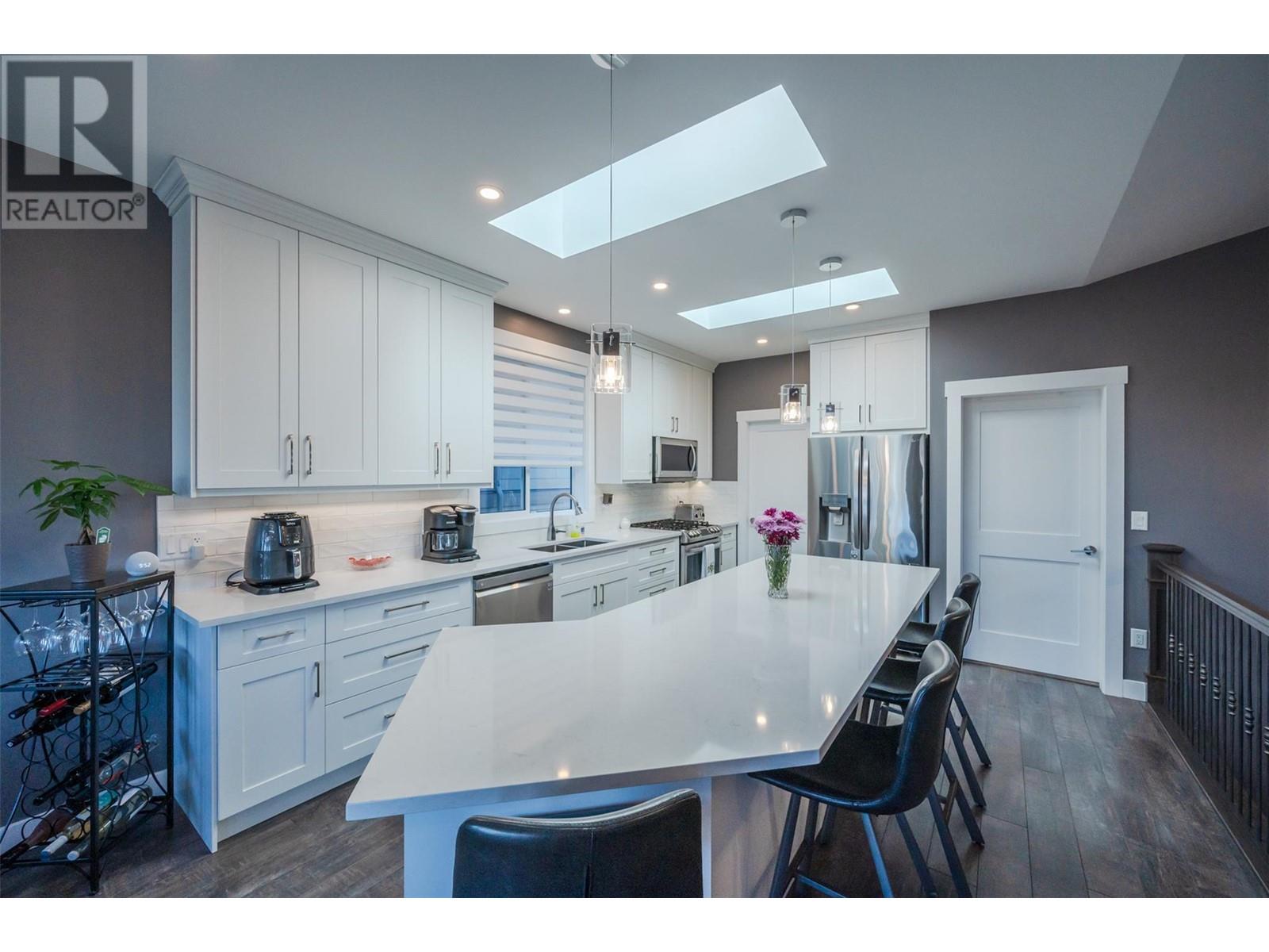 121 Timberstone Place, Penticton, British Columbia  V2A 0B5 - Photo 3 - 10337309