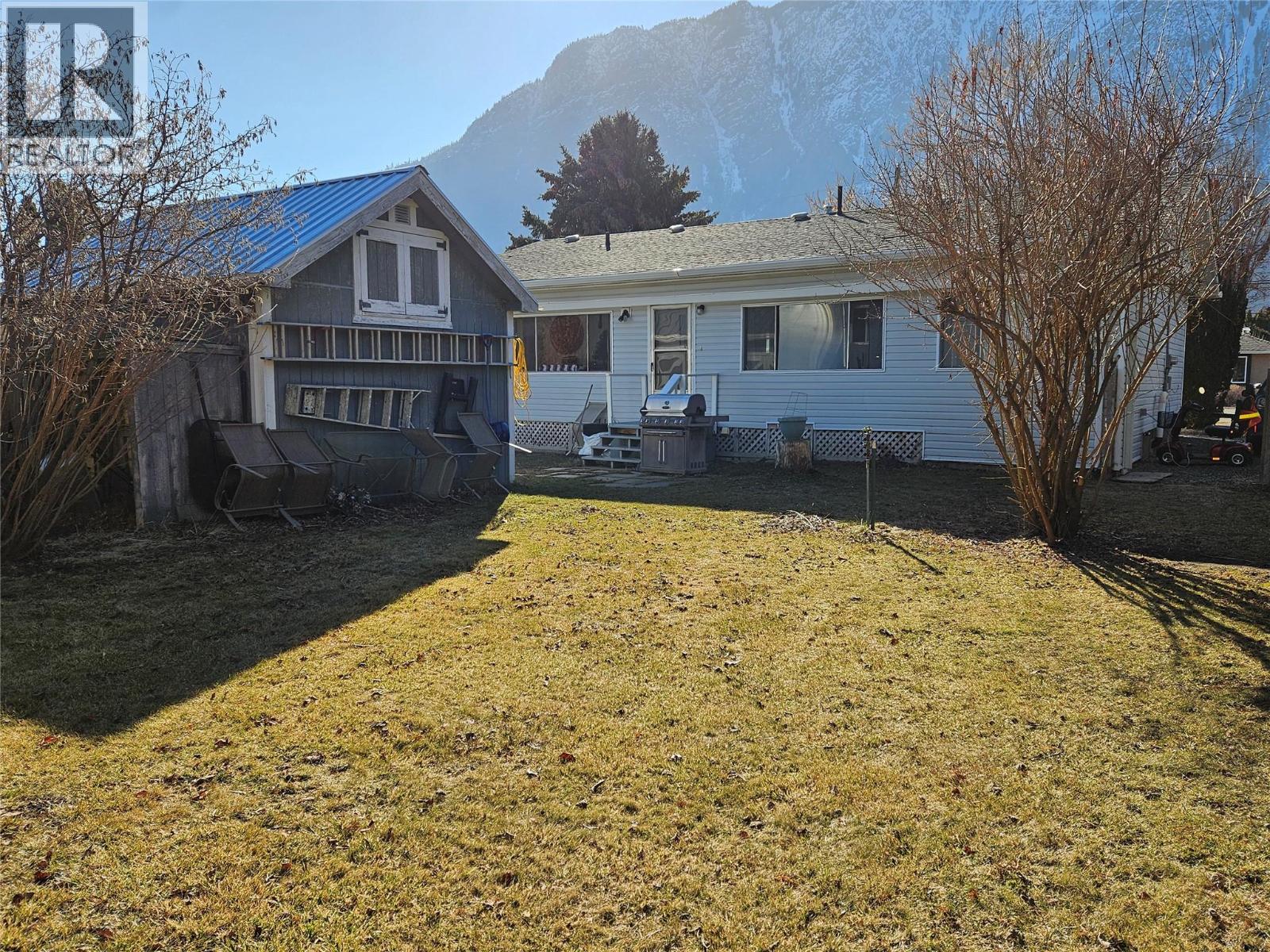 620 12th Avenue, Keremeos, British Columbia  V0X 1N3 - Photo 20 - 10337376