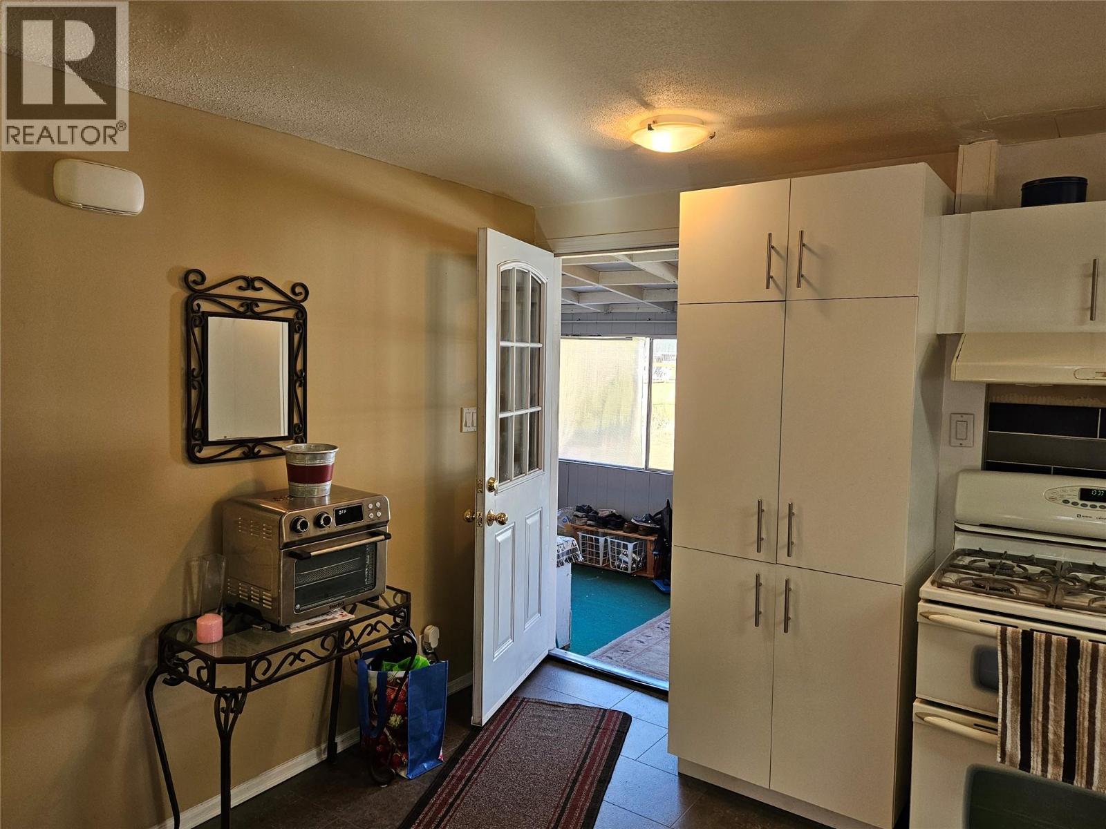 620 12th Avenue, Keremeos, British Columbia  V0X 1N3 - Photo 3 - 10337376