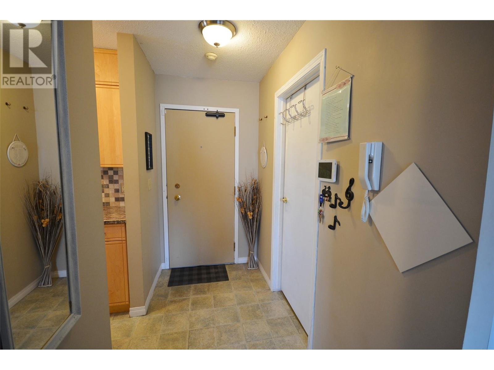 150 Skaha Place Unit# 412, Penticton, British Columbia  V2A 7K1 - Photo 2 - 10337379