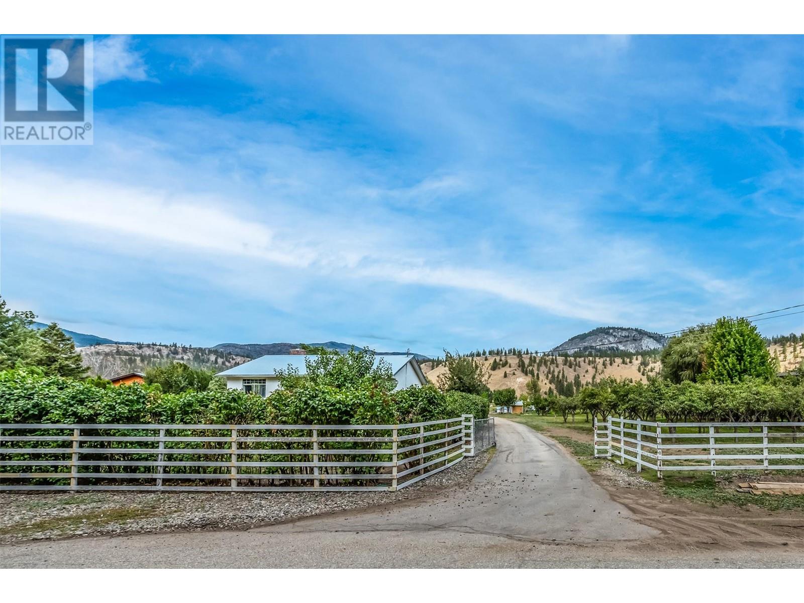 8046 River Road, Oliver, British Columbia  V0H 1T7 - Photo 1 - 10337476