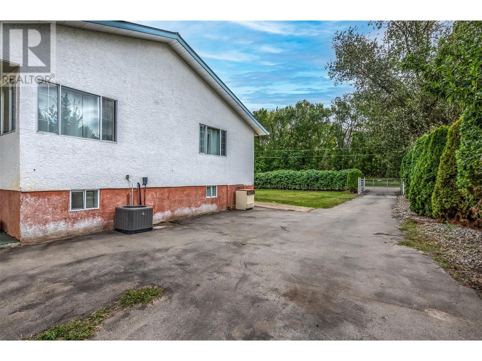 8046 River Road, Oliver, British Columbia  V0H 1T7 - Photo 5 - 10337476