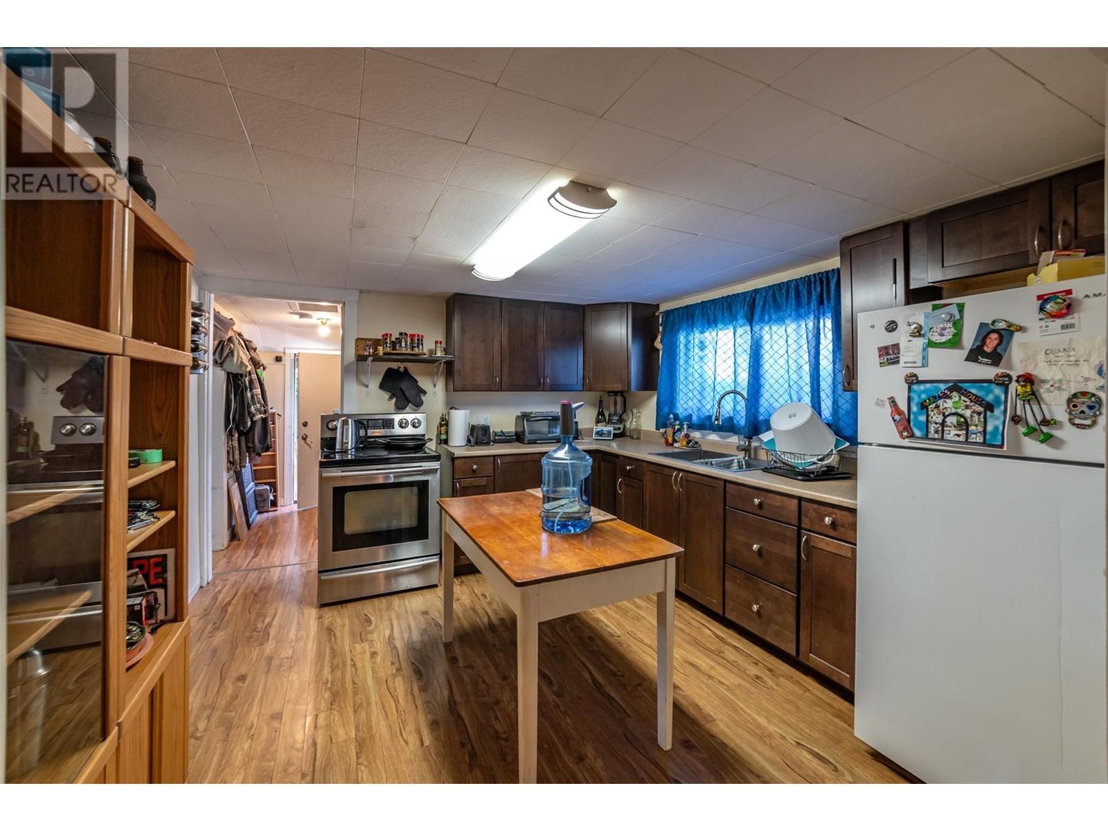 463 Heales Avenue, Penticton, British Columbia  V2A 1G5 - Photo 4 - 10337642
