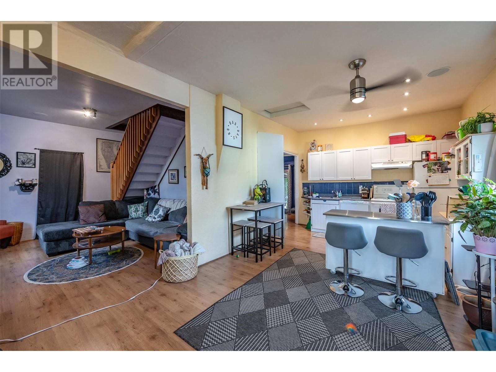 471 Heales Avenue, Penticton, British Columbia  V2A 5C5 - Photo 1 - 10337644