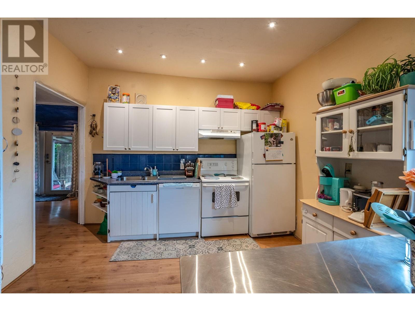 471 Heales Avenue, Penticton, British Columbia  V2A 5C5 - Photo 4 - 10337644
