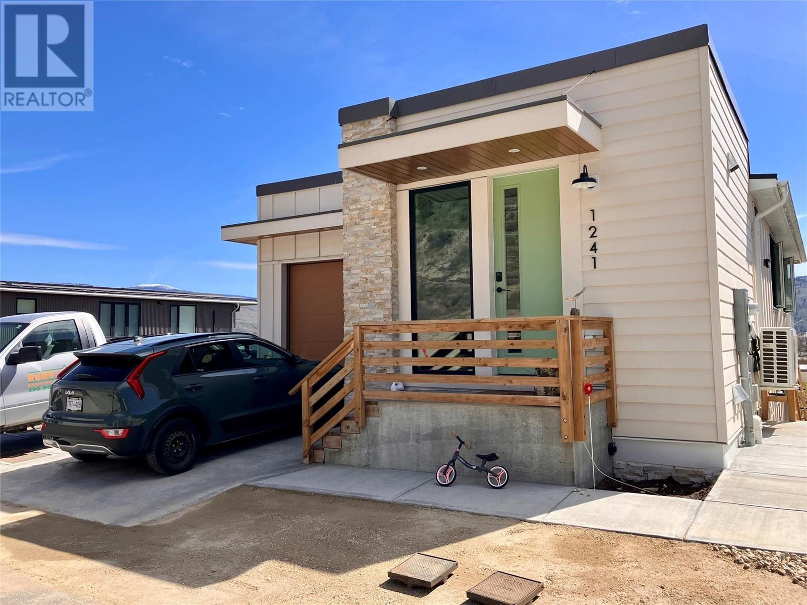 1241 Copper Drive, Oliver, British Columbia  V0H 1T5 - Photo 2 - 10337158