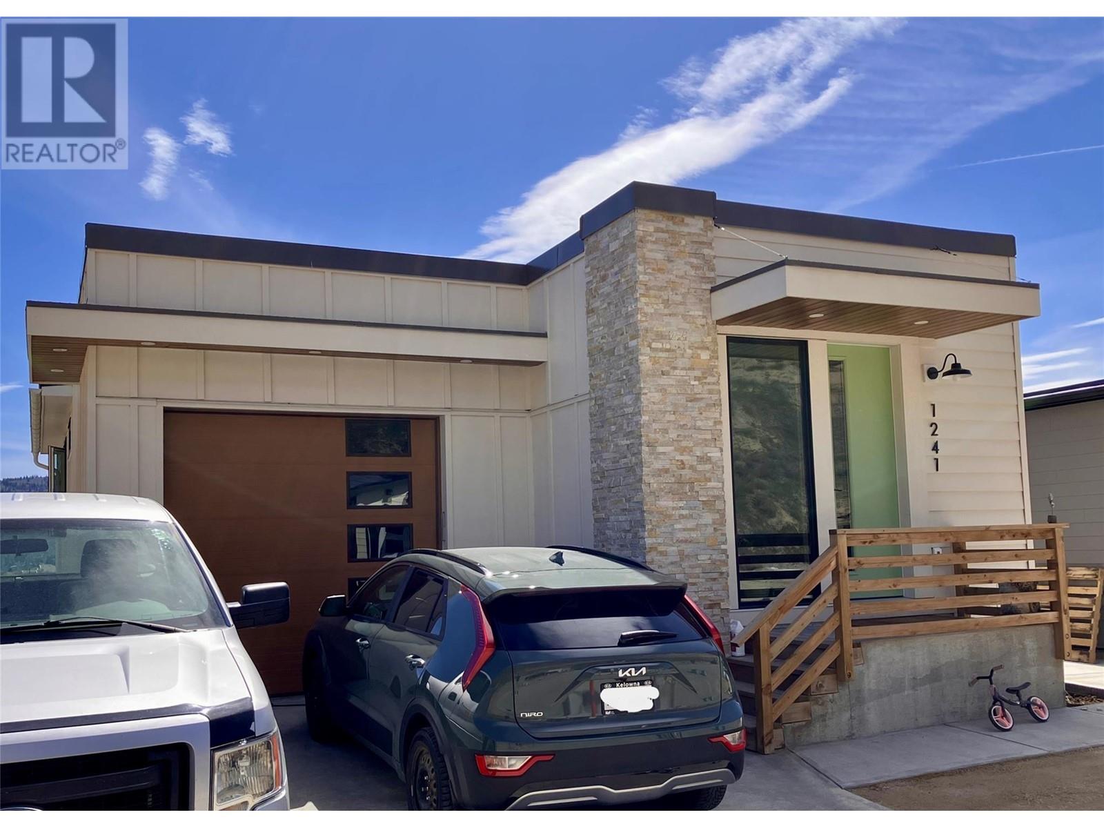 1241 Copper Drive, Oliver, British Columbia  V0H 1T5 - Photo 3 - 10337158
