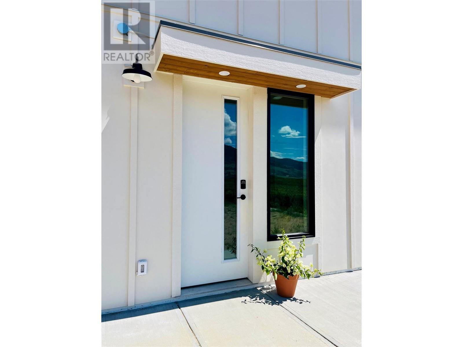 1241 Copper Drive, Oliver, British Columbia  V0H 1T5 - Photo 4 - 10337158