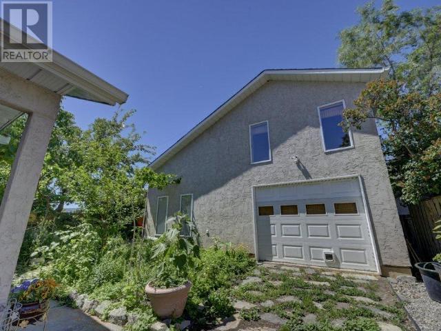 6476 Kootenay Street, Oliver, British Columbia  V0H 1T5 - Photo 13 - 10337137