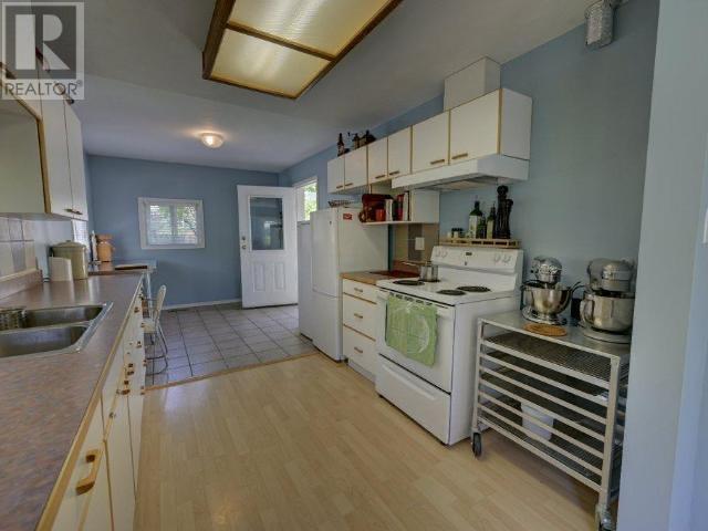 6476 Kootenay Street, Oliver, British Columbia  V0H 1T5 - Photo 7 - 10337137