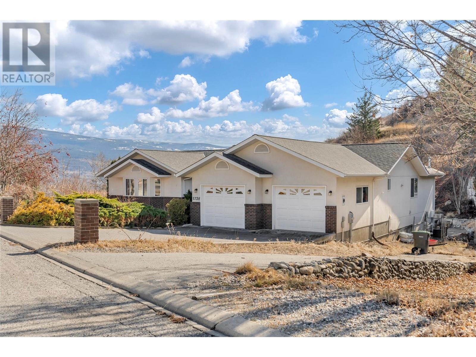 5728 Clark Street, Summerland, British Columbia  V0H 1Z4 - Photo 2 - 10337825