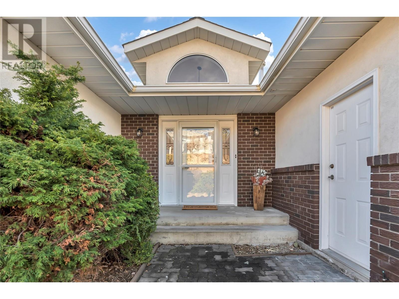 5728 Clark Street, Summerland, British Columbia  V0H 1Z4 - Photo 4 - 10337825