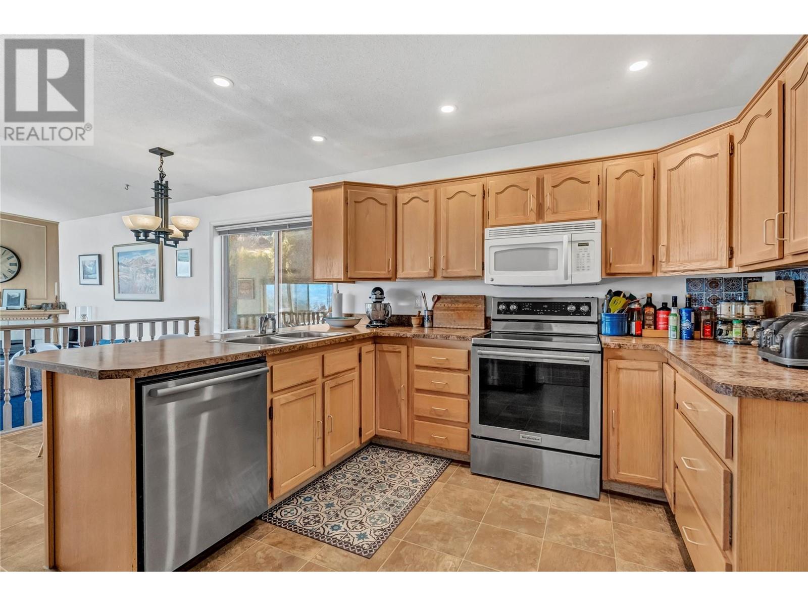 5728 Clark Street, Summerland, British Columbia  V0H 1Z4 - Photo 5 - 10337825
