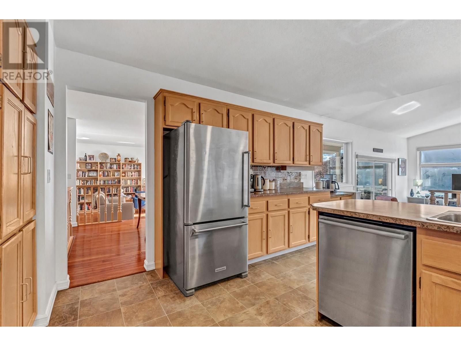 5728 Clark Street, Summerland, British Columbia  V0H 1Z4 - Photo 6 - 10337825