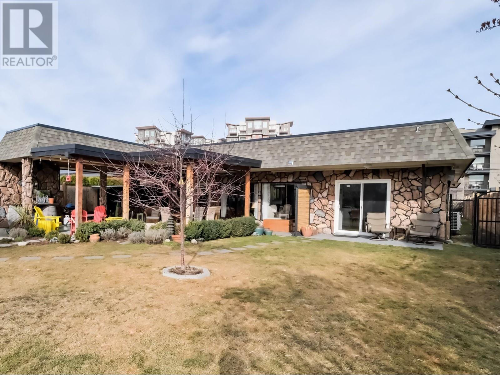 210 Yorkton Avenue, Penticton, British Columbia  V2A 3V2 - Photo 1 - 10337942