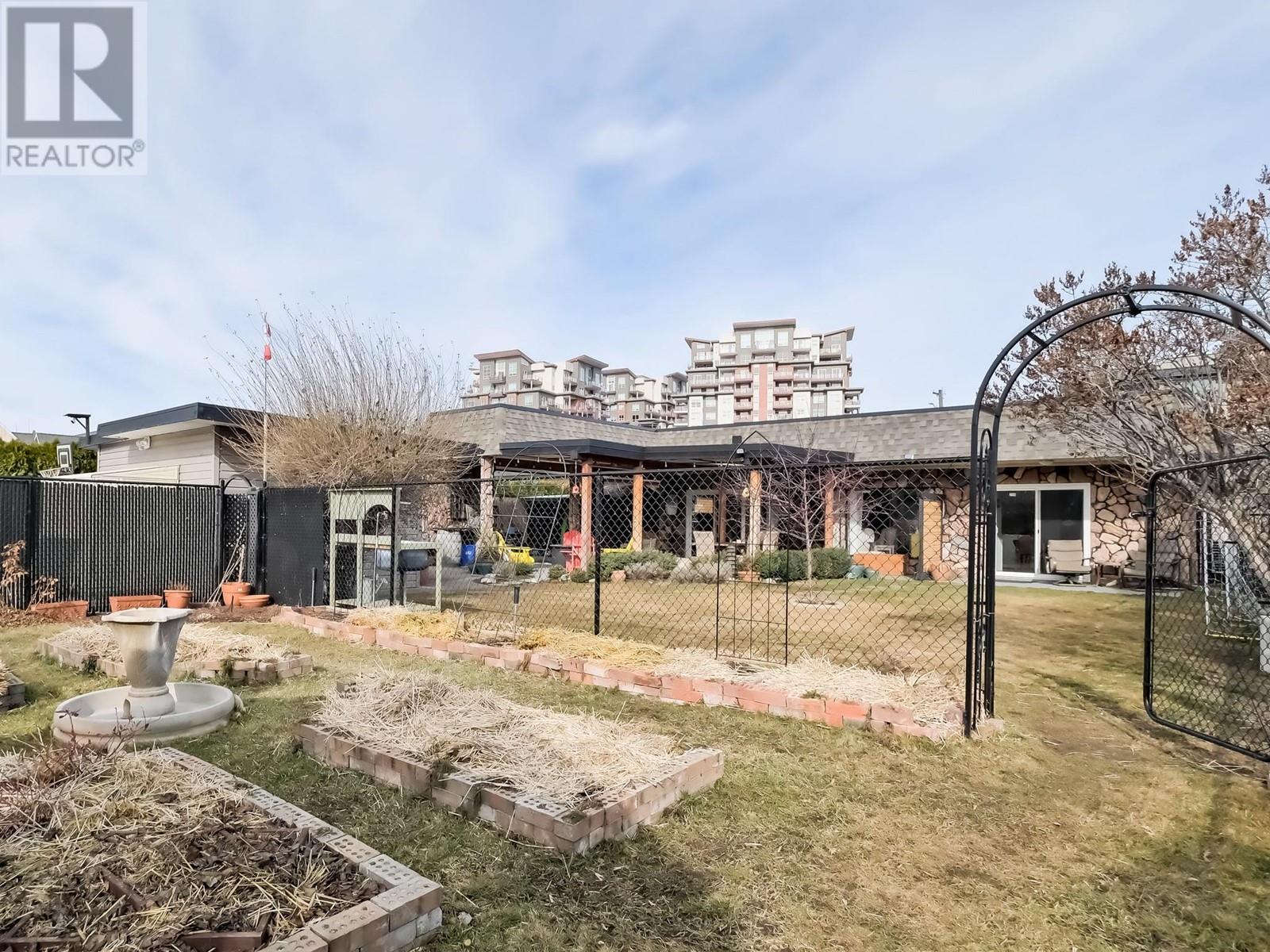 210 Yorkton Avenue, Penticton, British Columbia  V2A 3V2 - Photo 34 - 10337942