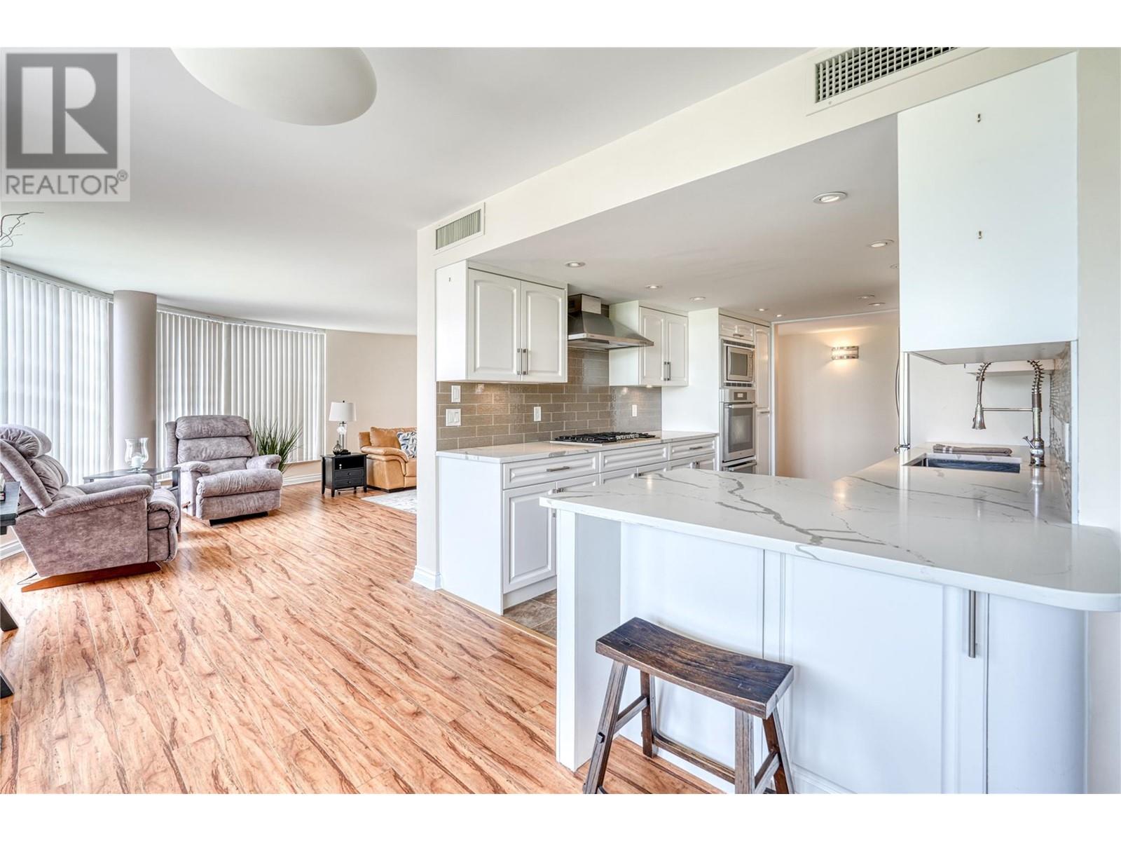 86 Lakeshore Drive Unit# 304, Penticton, British Columbia  V2A 1B5 - Photo 4 - 10337670