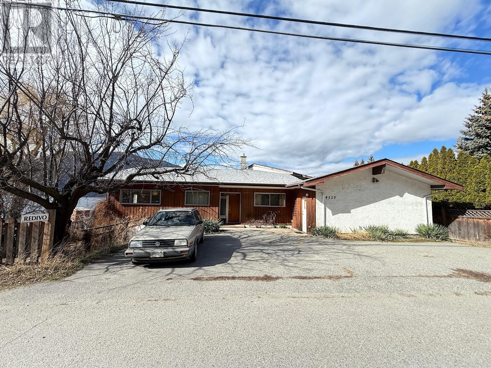 4529 Lakeside Road, Penticton, British Columbia  V2A 8W4 - Photo 1 - 10337820
