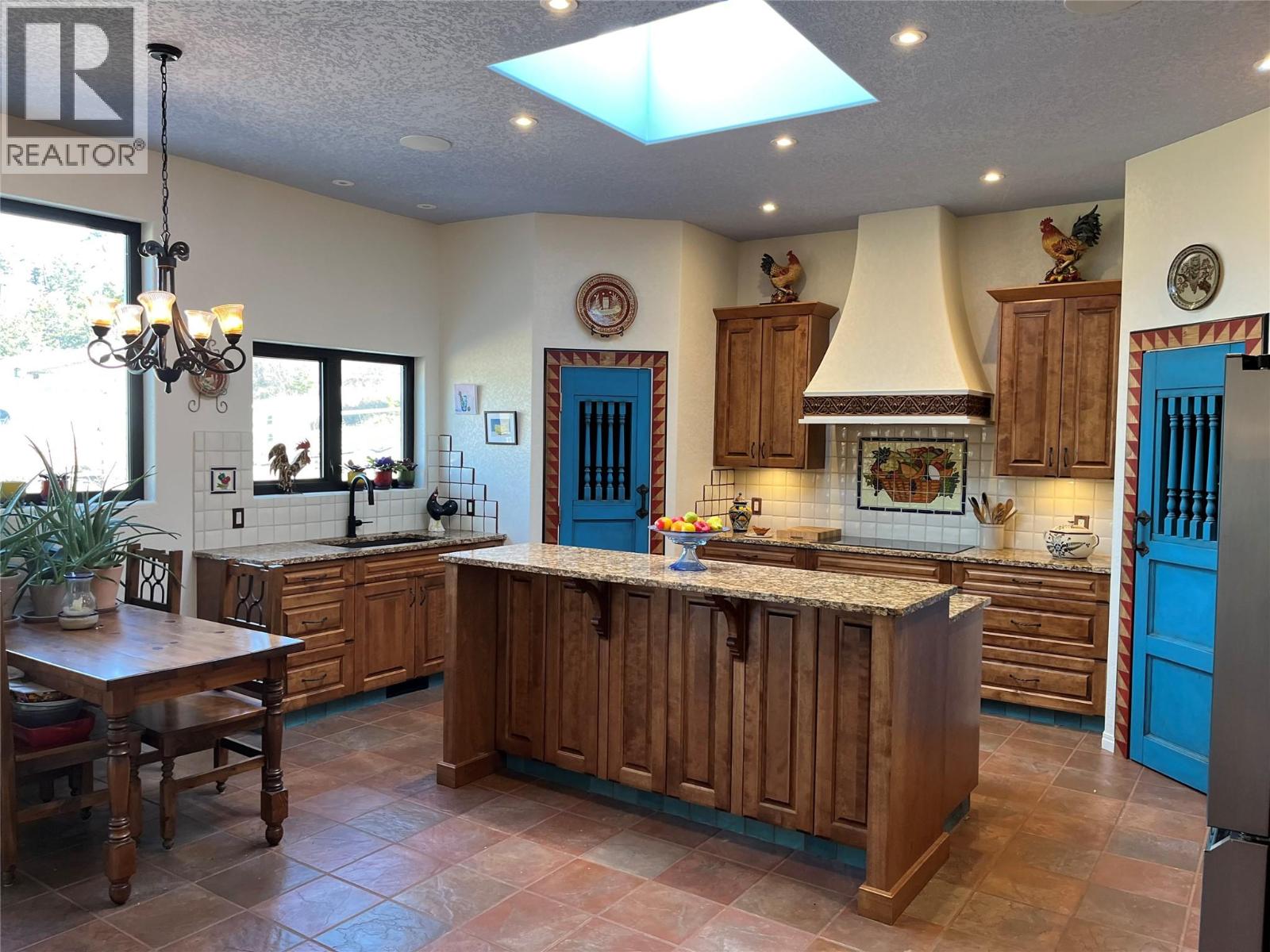 2363 Erin Valley Crescent, Kamloops, British Columbia  V2C 6A1 - Photo 2 - 10337996